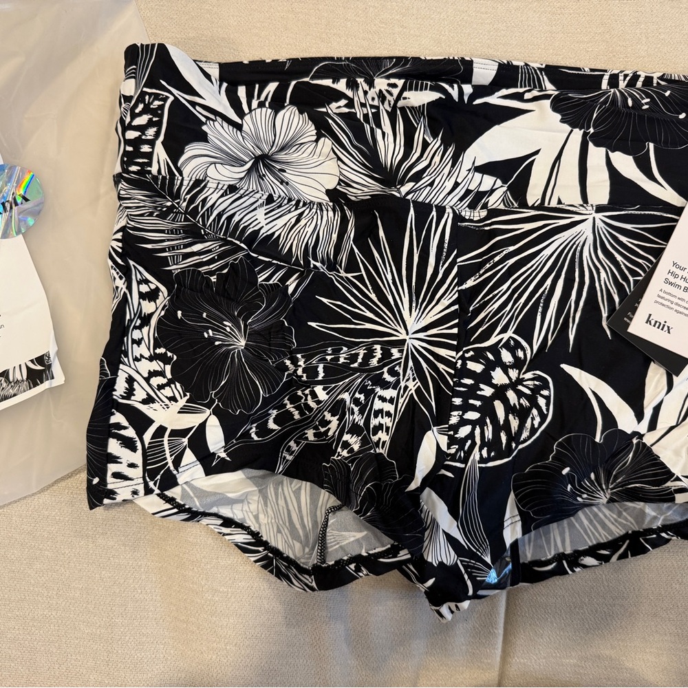 Knix Leakproof Hip Hugger Bikini Swim Bottom - Black and White - Picture 2 of 6